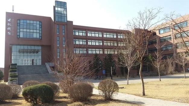 0℃滑动感受温暖逸夫科技馆温度:24.8℃滑动感受温暖经管楼温度:24