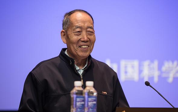 中央美术学院院长助理兼任视觉艺术高精尖创新中心主任王晓琳主持讲